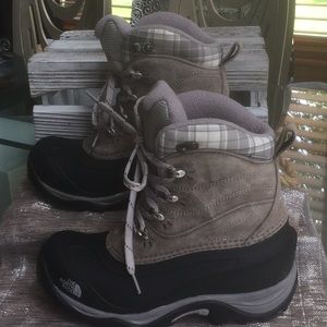 The North Face women’s size 6 boot